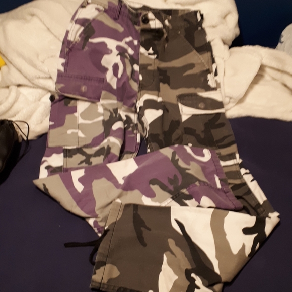 Camo half and half pants limited addition - Picture 2 of 2
